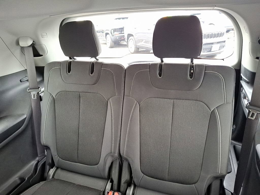 Used 2022 Jeep Grand Cherokee L Laredo w/ Luxury Tech Group I image 11