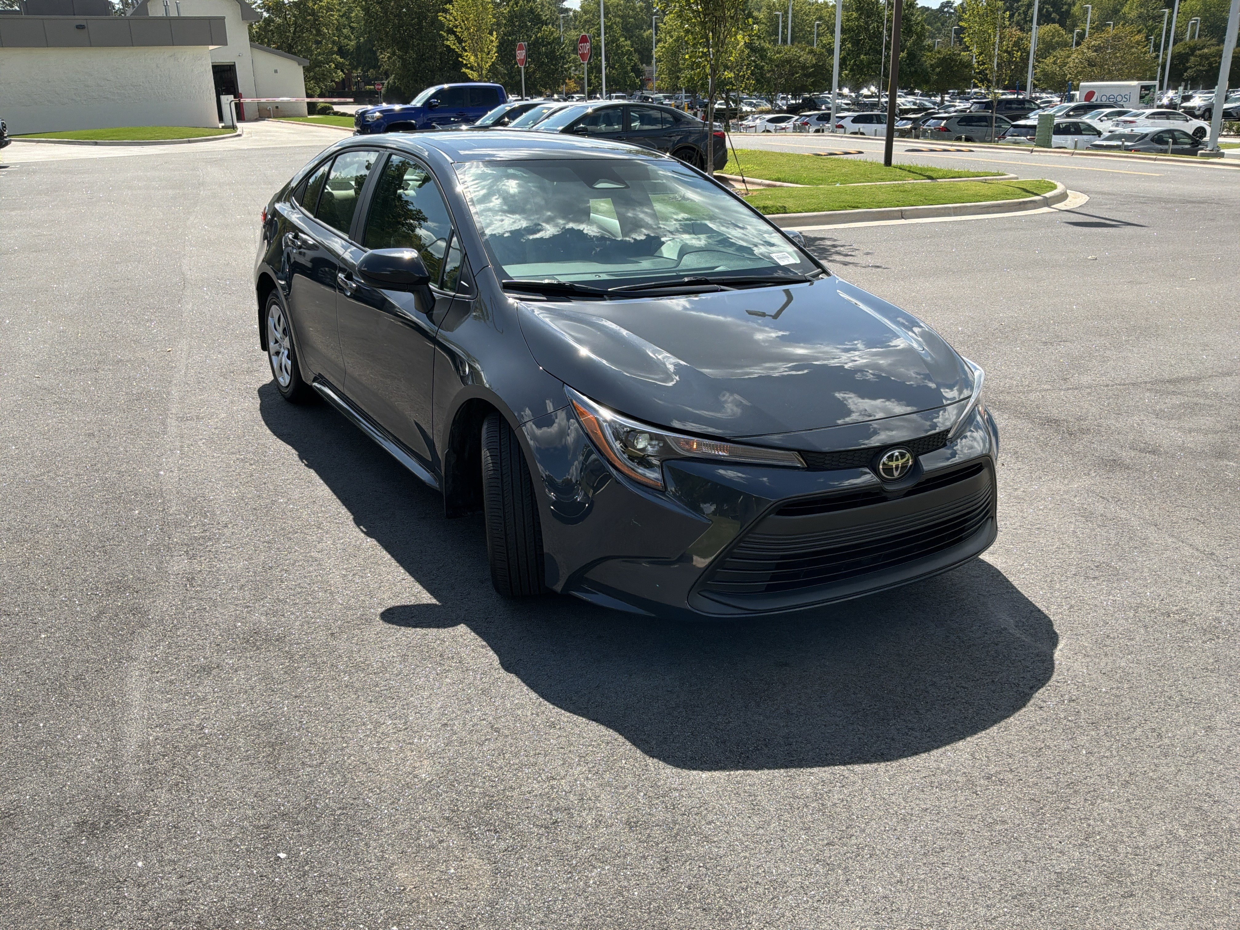 Used 2025 Toyota Corolla LE FWD image 2