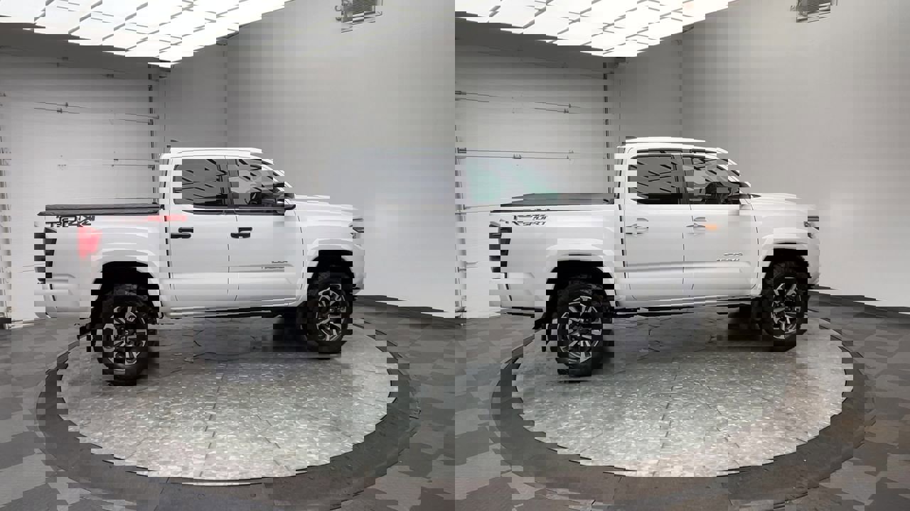 Used 2019 Toyota Tacoma TRD Sport image 38