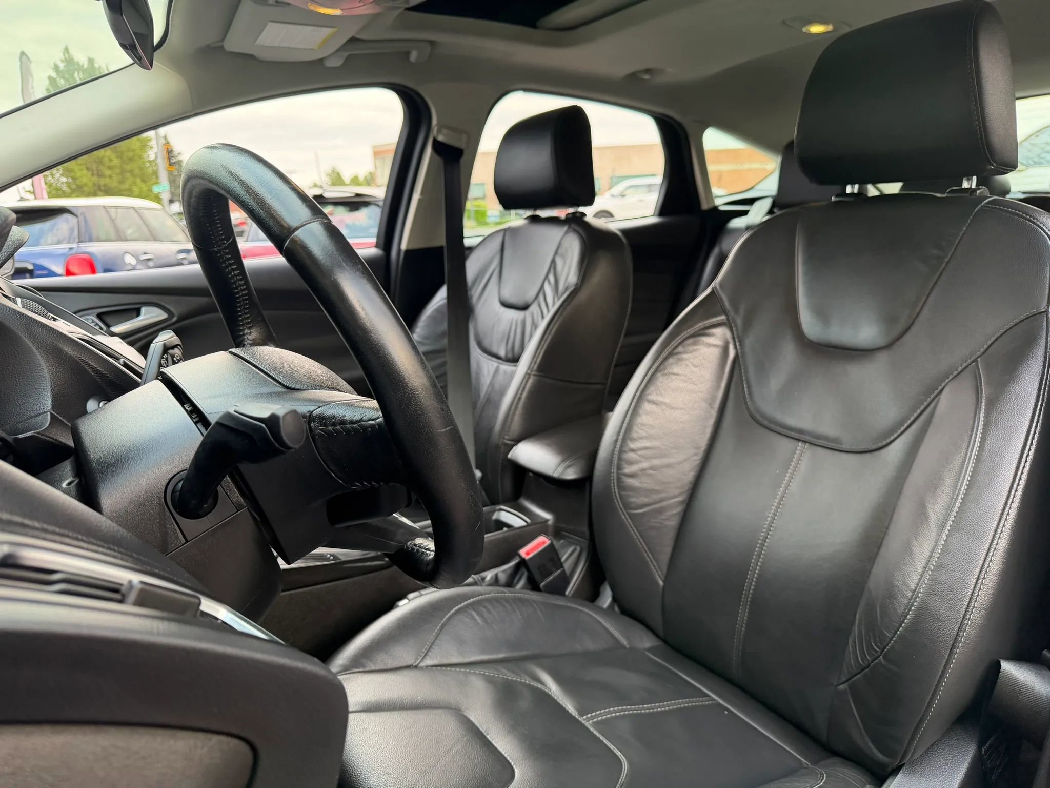 Used 2016 Ford Focus Titanium FWD image 16