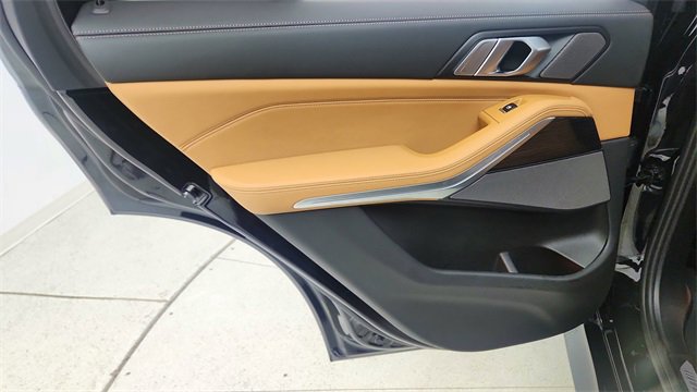 Used 2025 BMW X5 sDrive40i w/ M Sport Package image 33