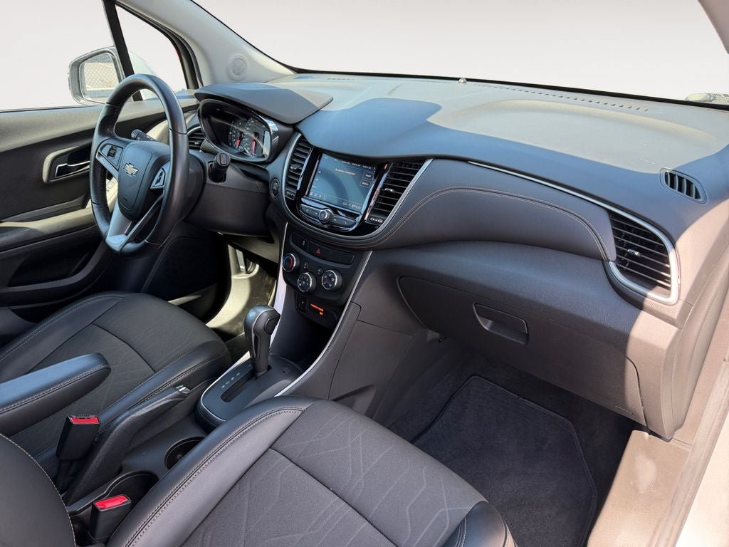 Used 2022 Chevrolet Trax LT w/ LT Convenience Package AWD/4WD image 26