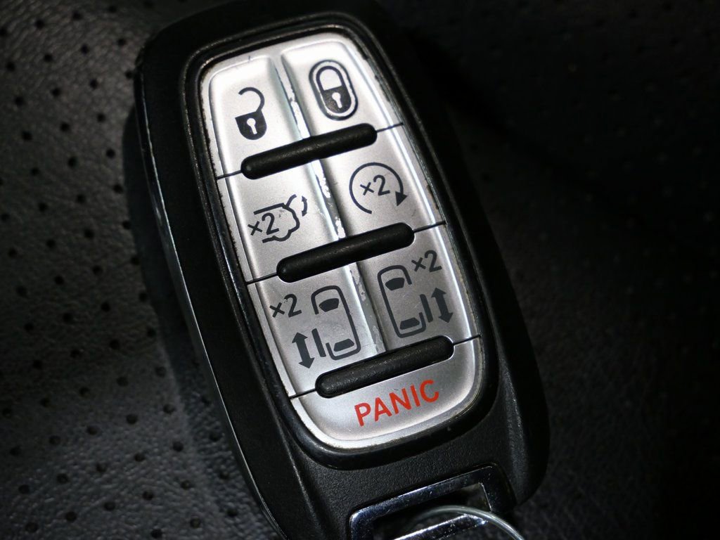 Used 2024 Chrysler Pacifica Select image 30