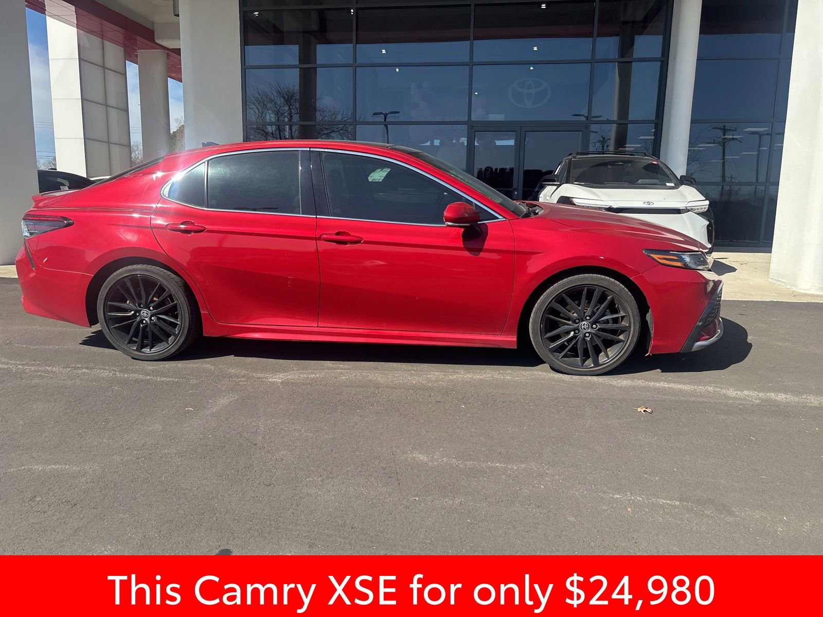 Used 2022 Toyota Camry XSE image 11