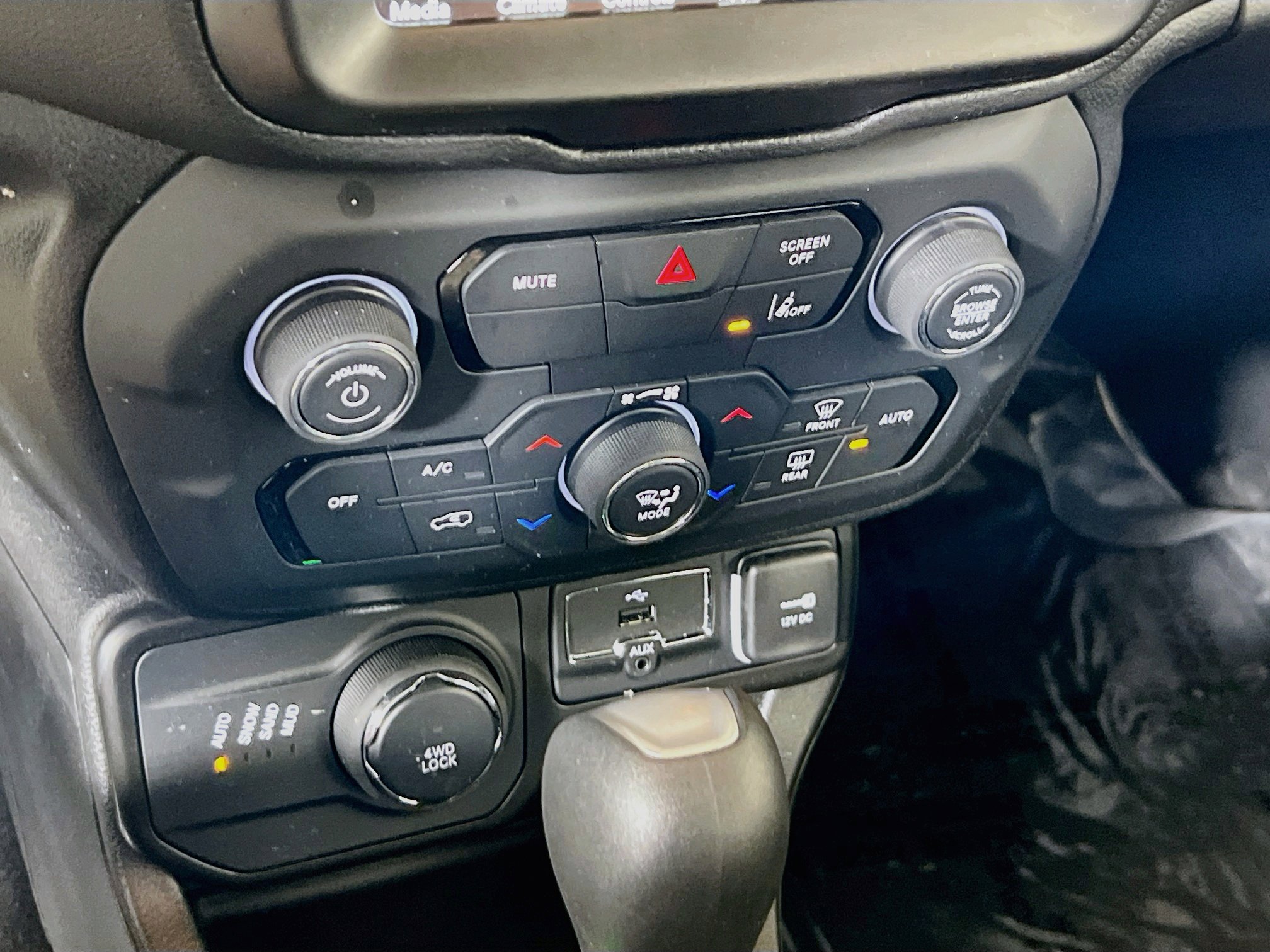 Used 2022 Jeep Renegade Latitude w/ Convenience Group AWD/4WD image 16