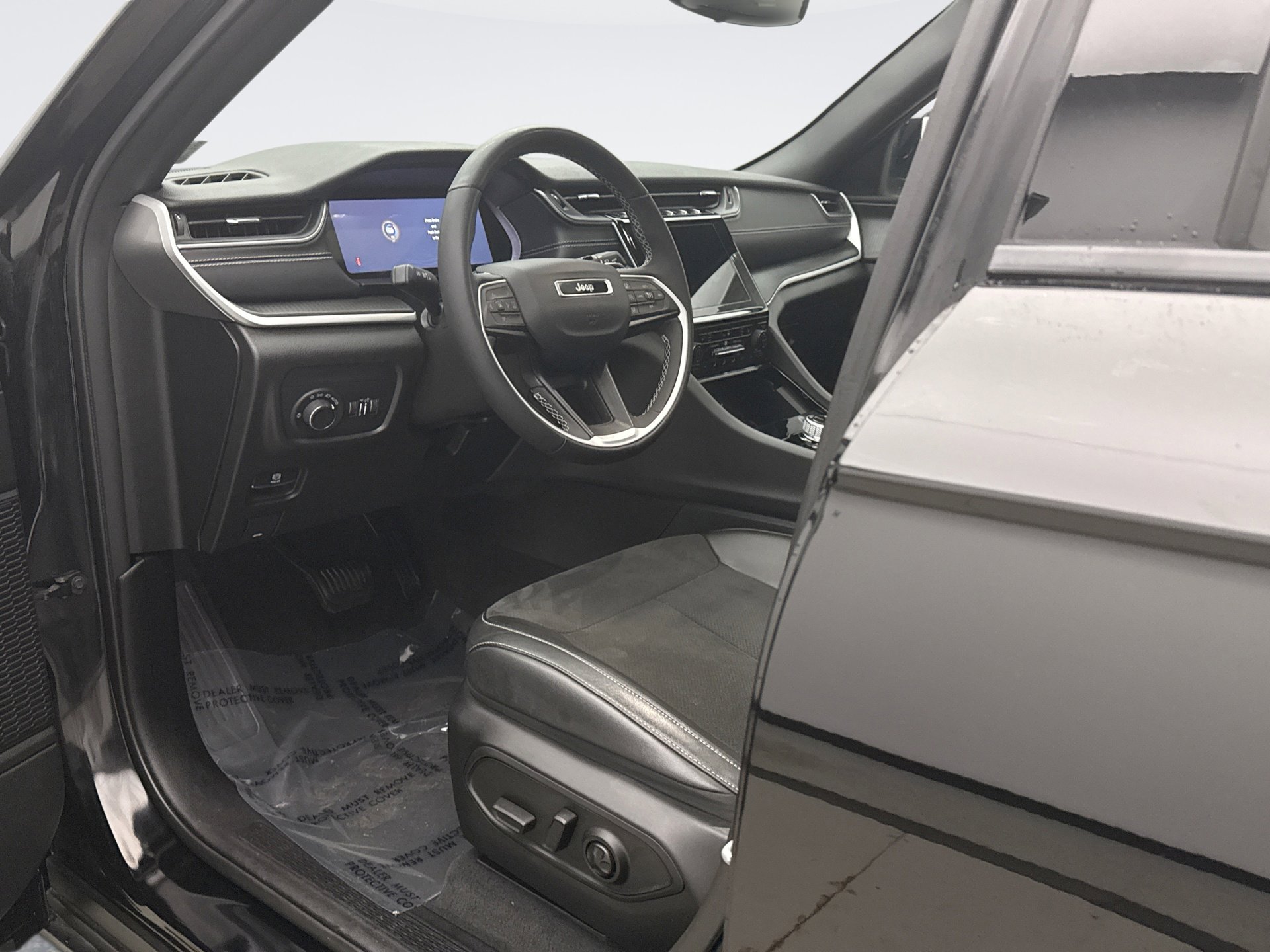 Used 2023 Jeep Grand Cherokee Altitude image 10