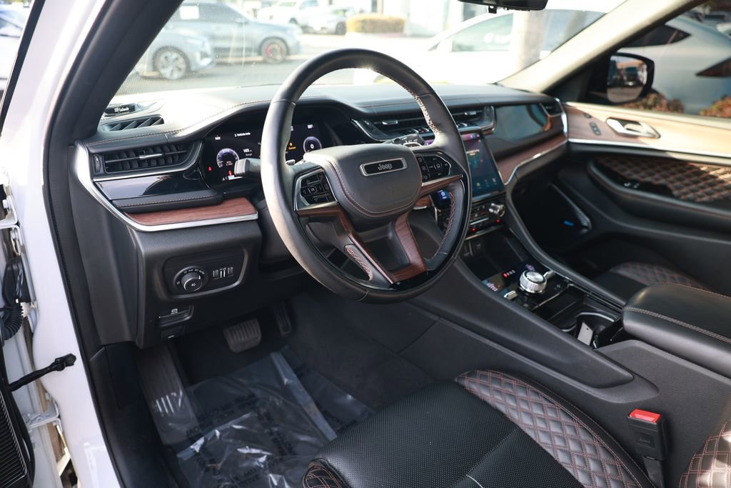 Used 2023 Jeep Grand Cherokee Summit w/ Adv Protech Group IV AWD/4WD image 16