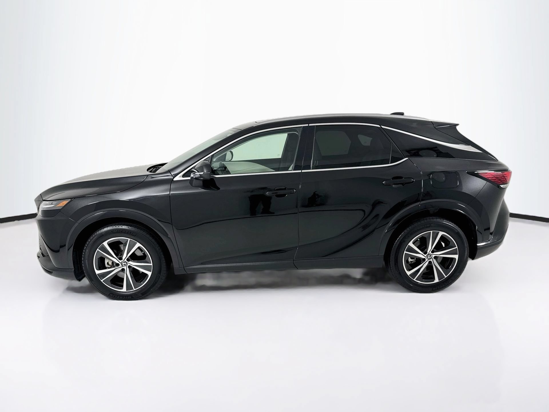 Used 2024 Lexus RX 350 Premium w/ Cold Area Package AWD/4WD image 5