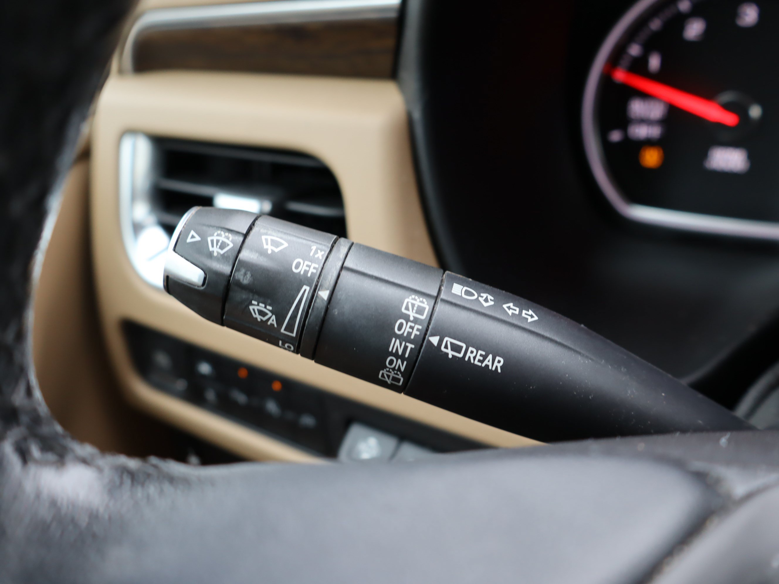Used 2021 Chevrolet Tahoe Premier w/ Premium Package RWD image 24