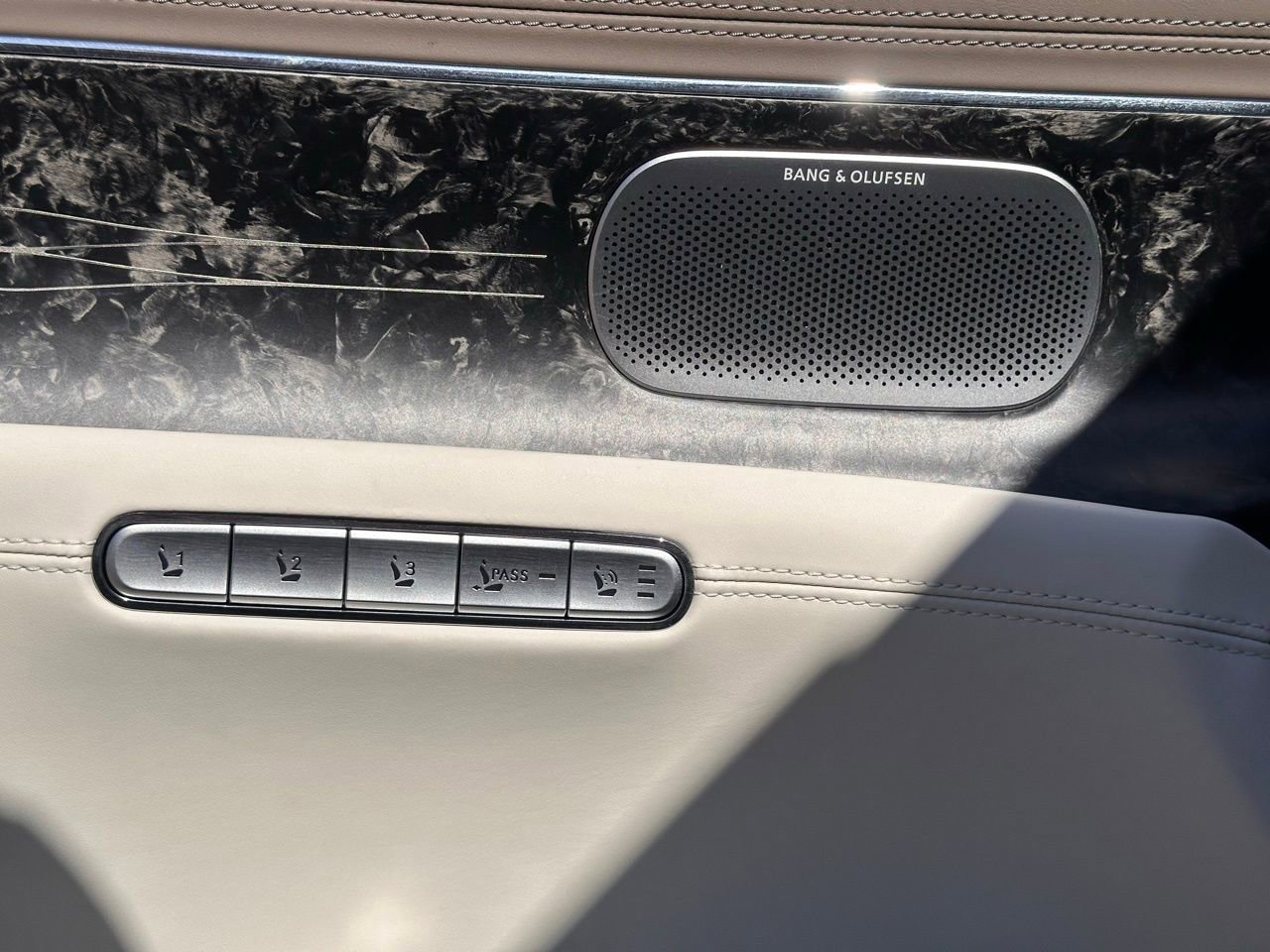 Used 2025 Genesis G90 3.5T image 23