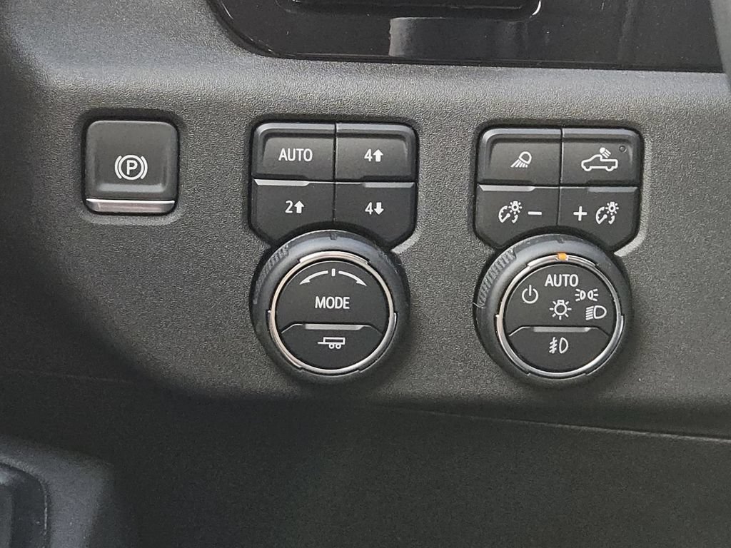 Used 2025 Chevrolet Silverado 2500 High Country w/ Technology Package AWD/4WD image 29