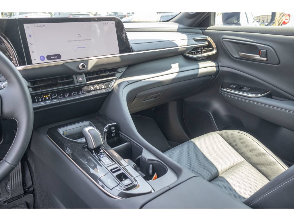 Used 2025 Toyota Crown Platinum AWD/4WD image 22