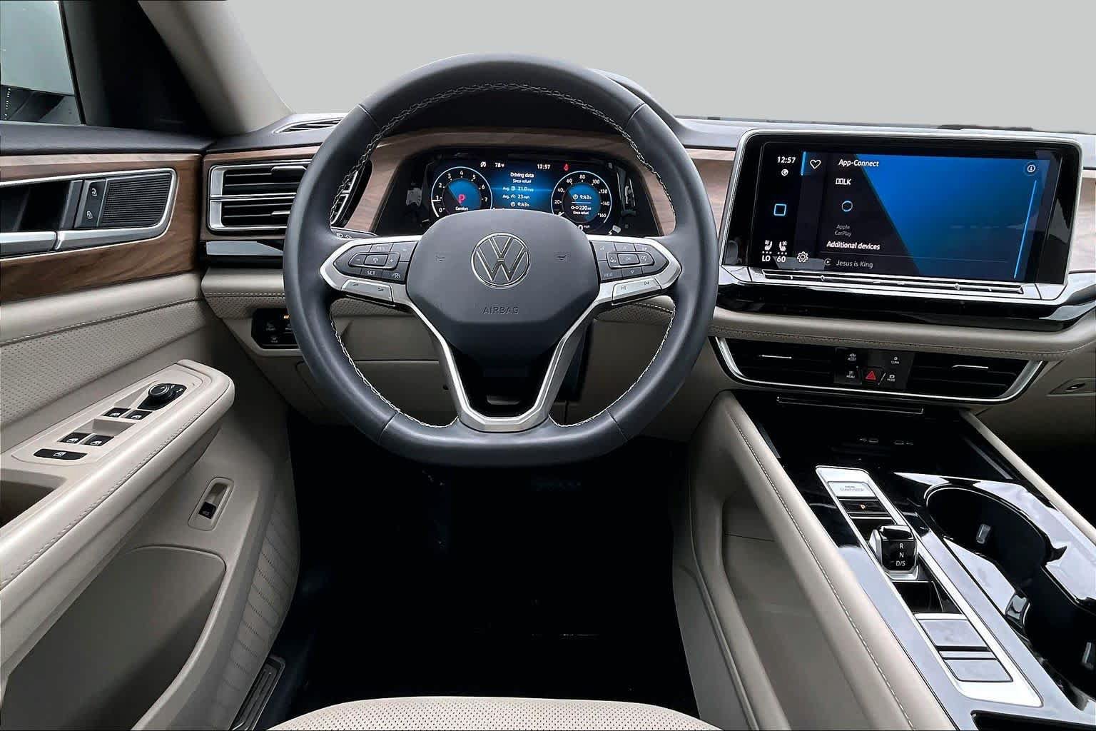 Used 2024 Volkswagen Atlas SE FWD image 3