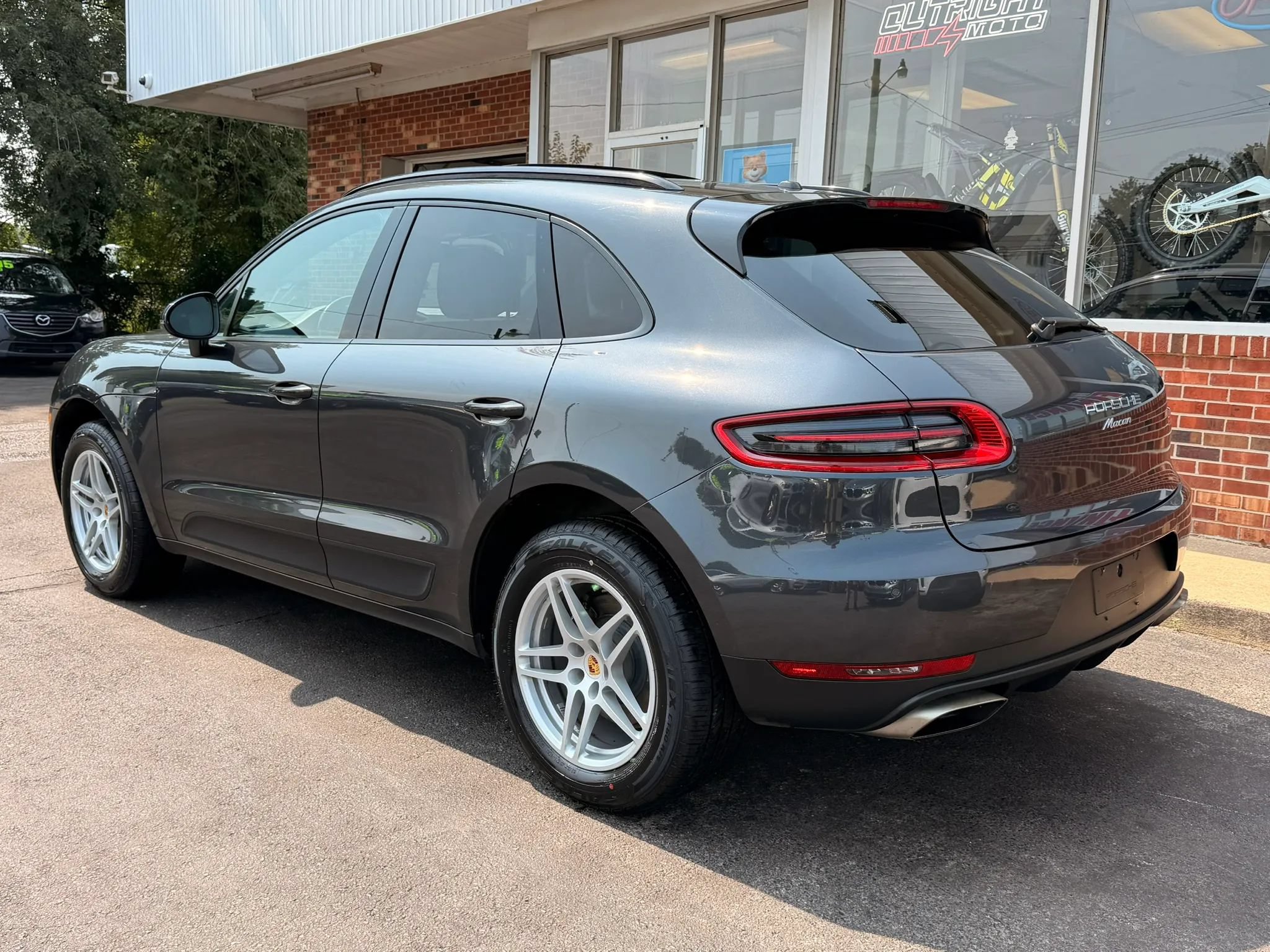 Used 2018 Porsche Macan Sport Edition AWD/4WD image 2