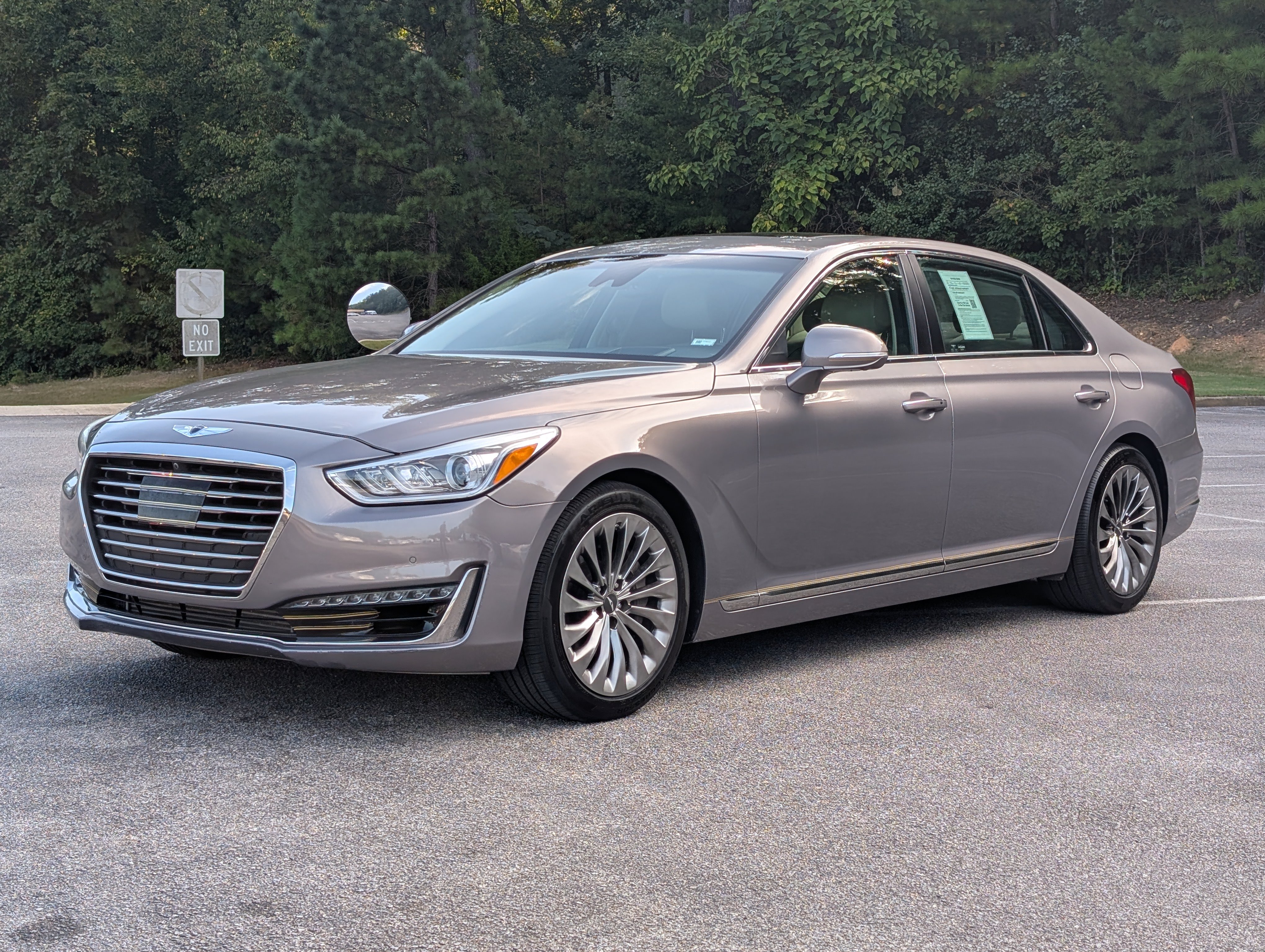 Used 2018 Genesis G90 3.3T Premium RWD image 5