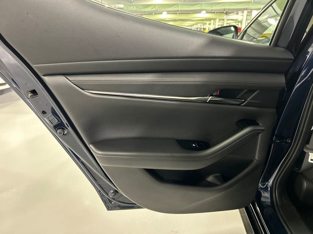 Used 2019 MAZDA MAZDA3 Hatchback w/ Premium Package image 21