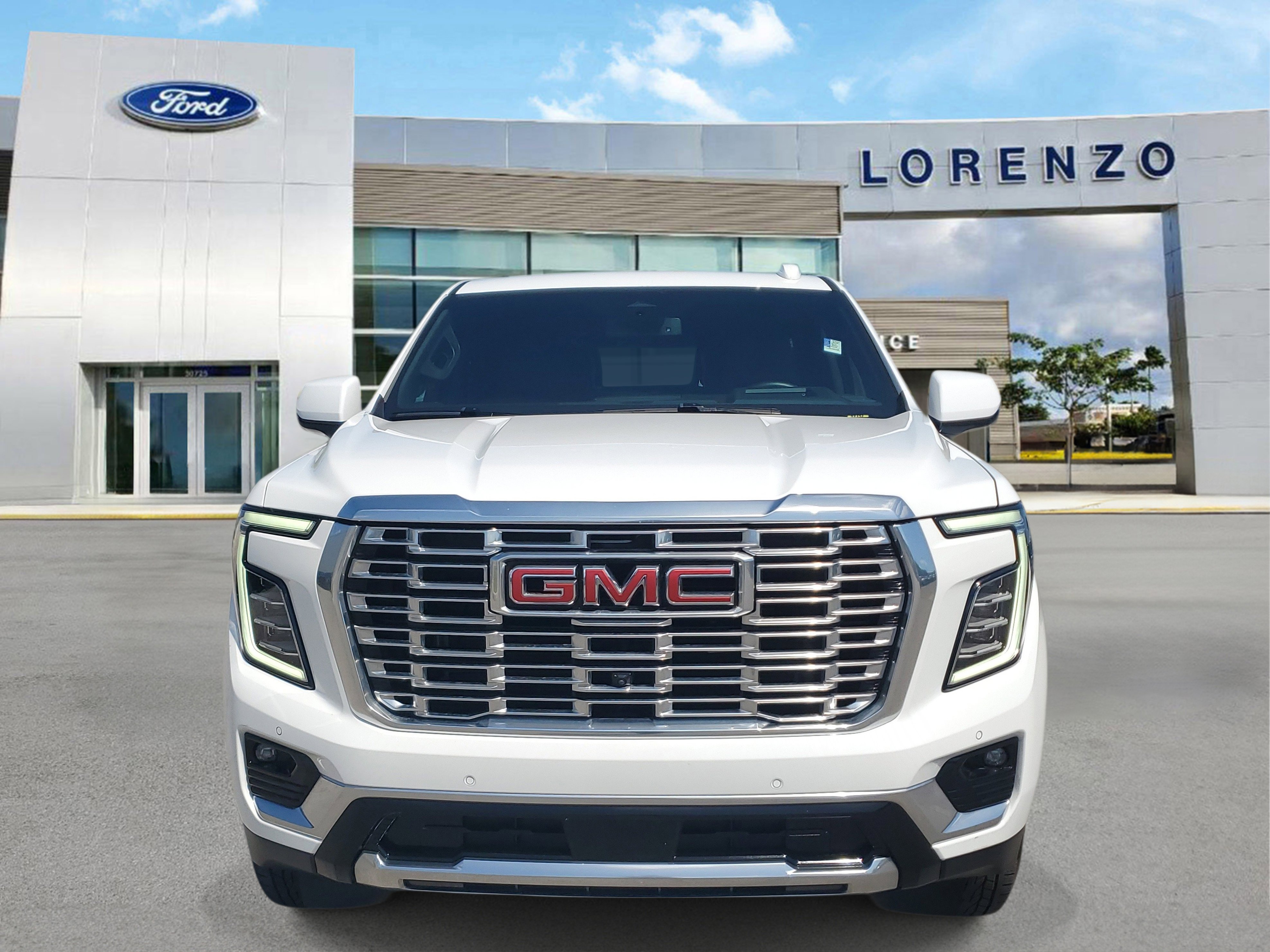 Used 2025 GMC Yukon Denali RWD image 2