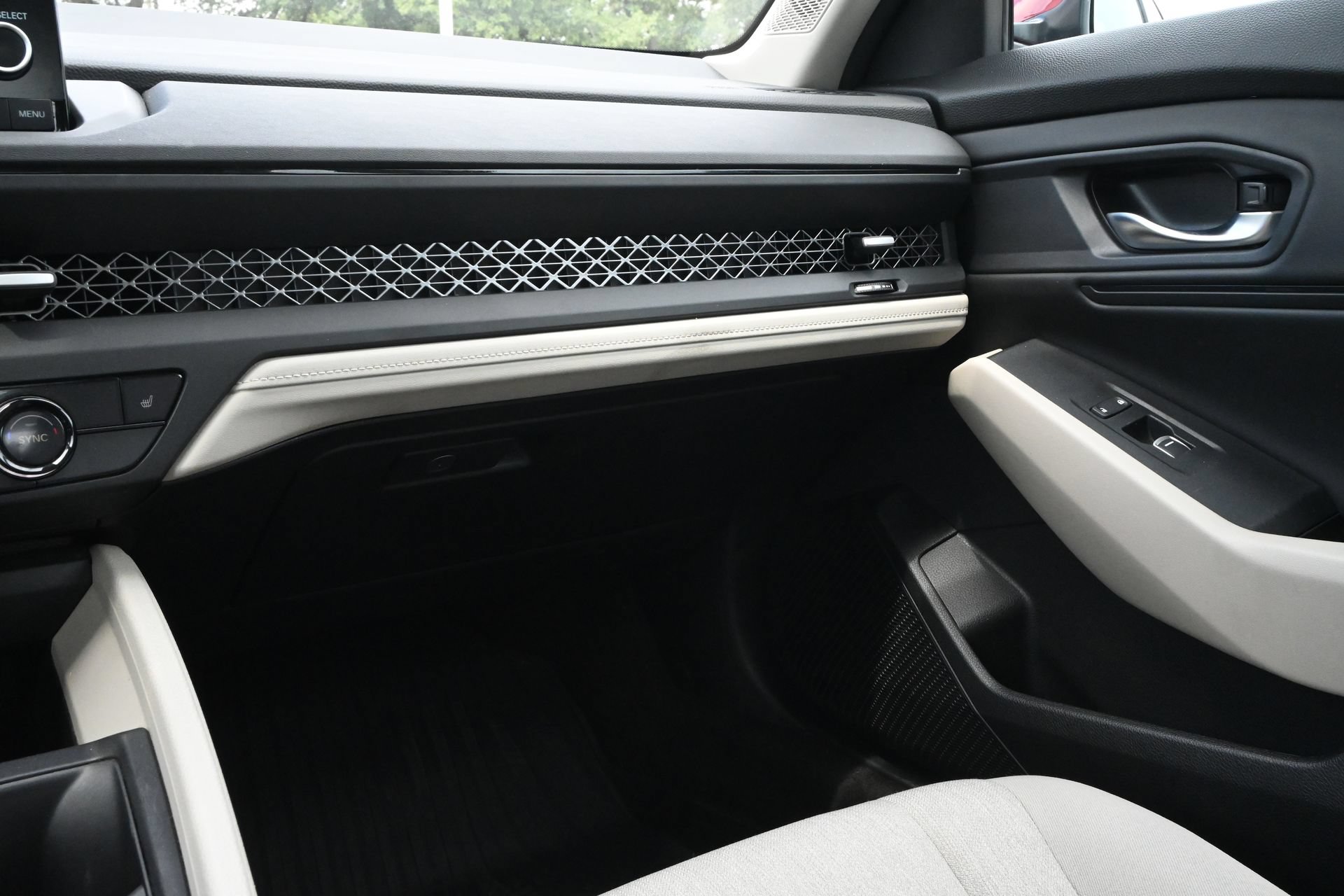 Used 2024 Honda Accord EX image 9