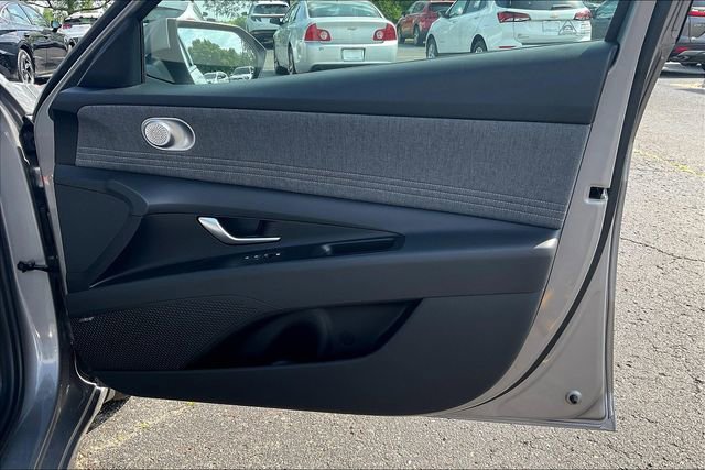 New 2025 Hyundai Elantra Limited image 29