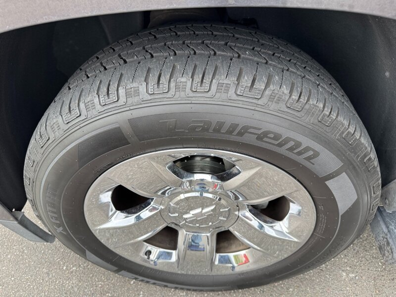Used 2017 Chevrolet Tahoe LT w/ LT Signature Package RWD image 7