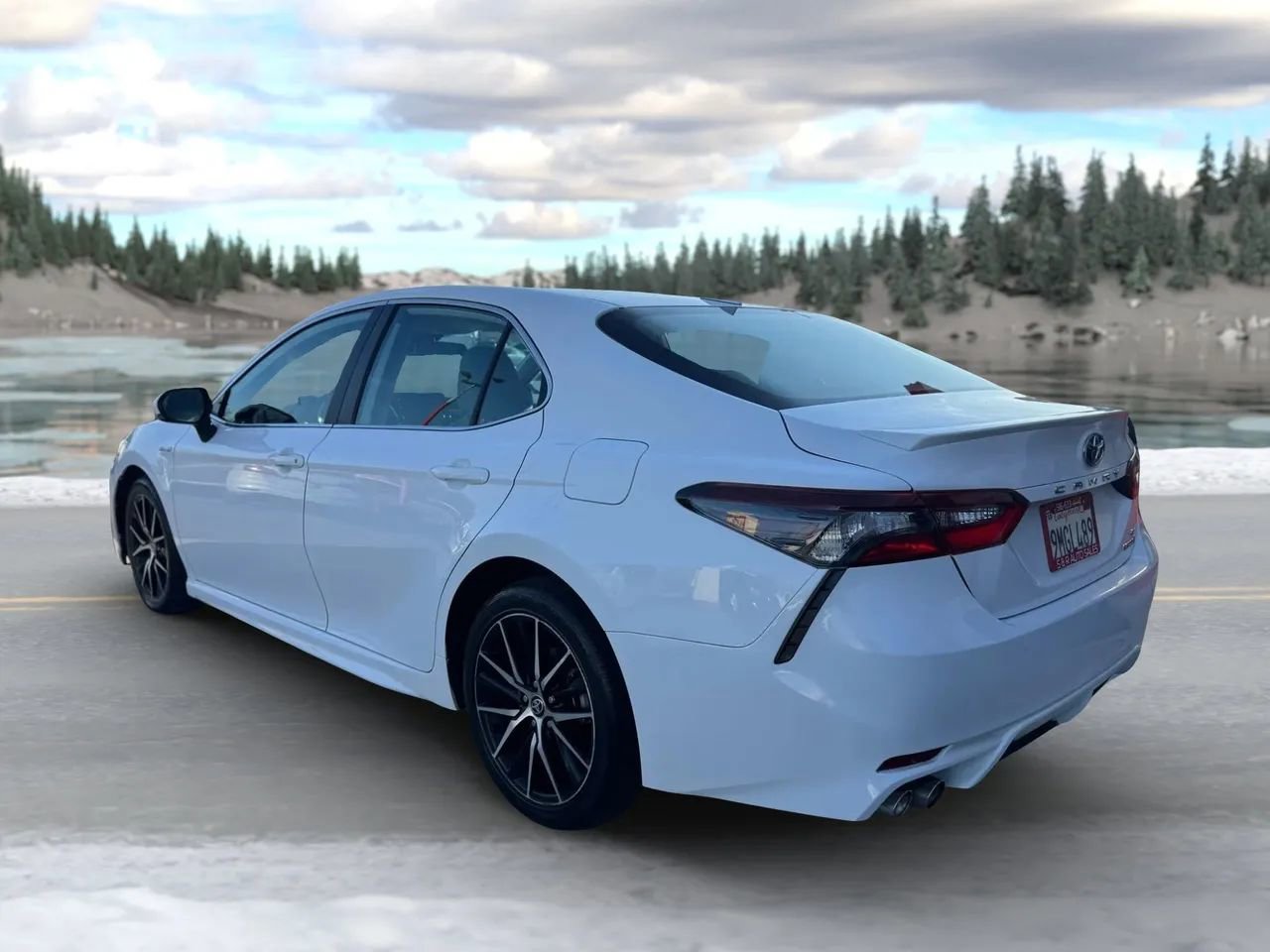 Used 2021 Toyota Camry SE image 4