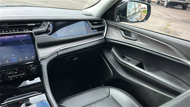 Used 2023 Jeep Grand Cherokee 4WD 4xe image 27