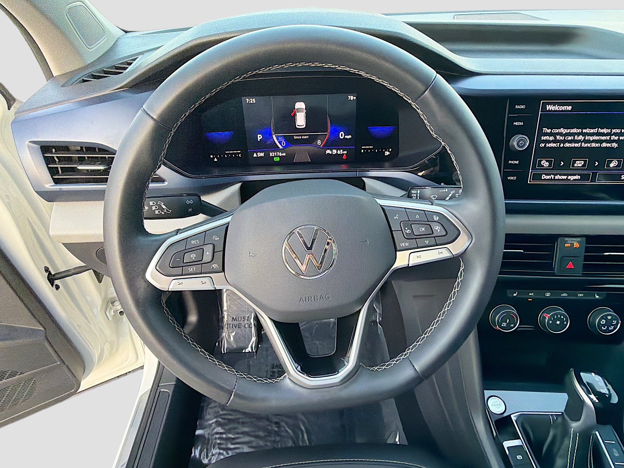 Used 2023 Volkswagen Taos SE w/ Panoramic Sunroof Package FWD image 39
