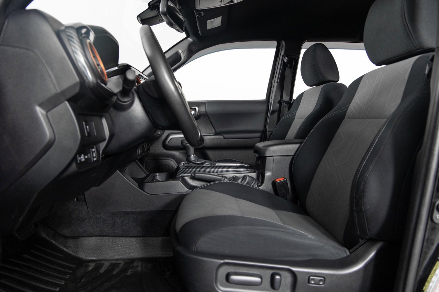 Used 2022 Toyota Tacoma TRD Sport w/ Technology Package image 15