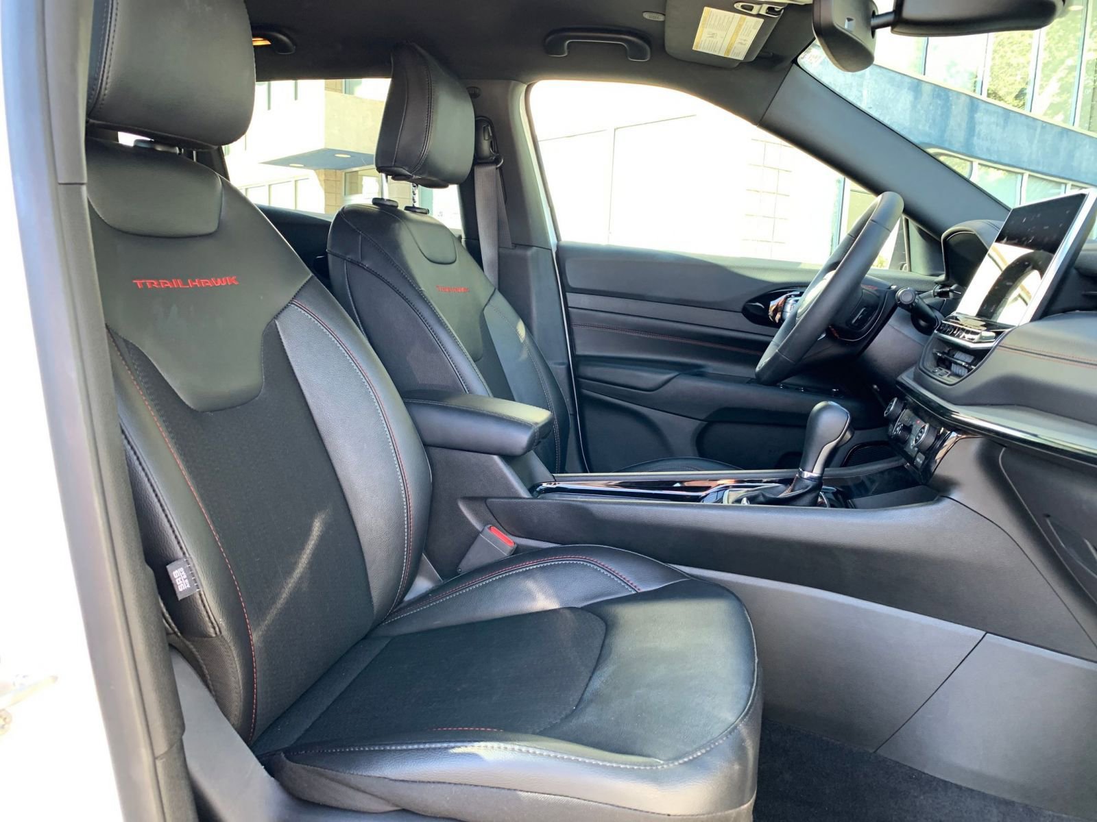 Used 2025 Jeep Compass Trailhawk image 35