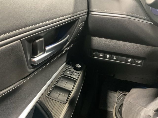 Used 2023 Toyota Venza Limited AWD/4WD image 17