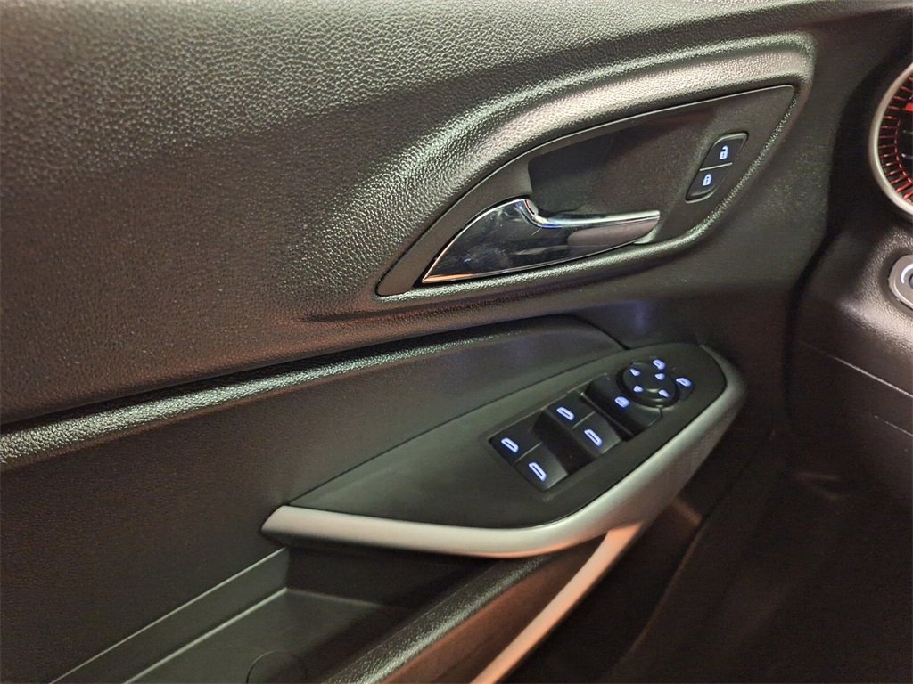 Used 2024 Chevrolet Trax RS w/ Driver Confidence Package image 17