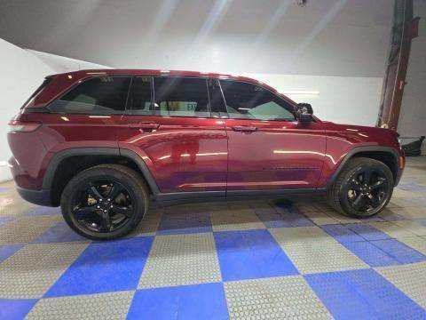 Used 2023 Jeep Grand Cherokee Limited w/ Black Appearance Package