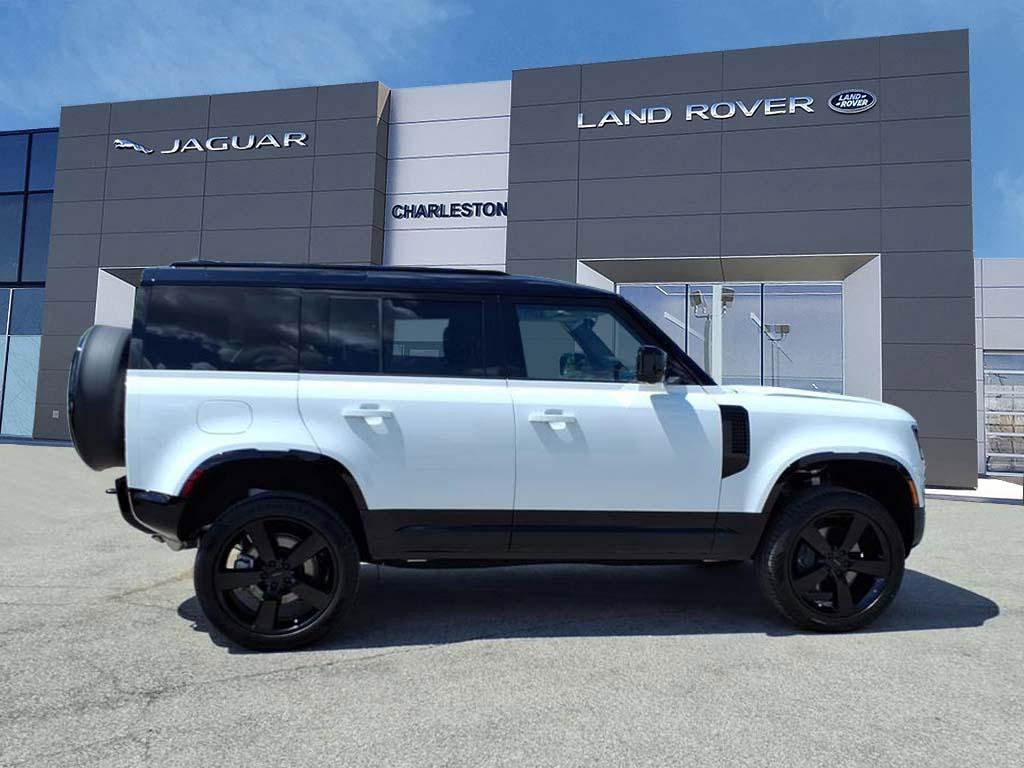 Used 2026 Land Rover Defender 110 X-Dynamic SE AWD/4WD image 6