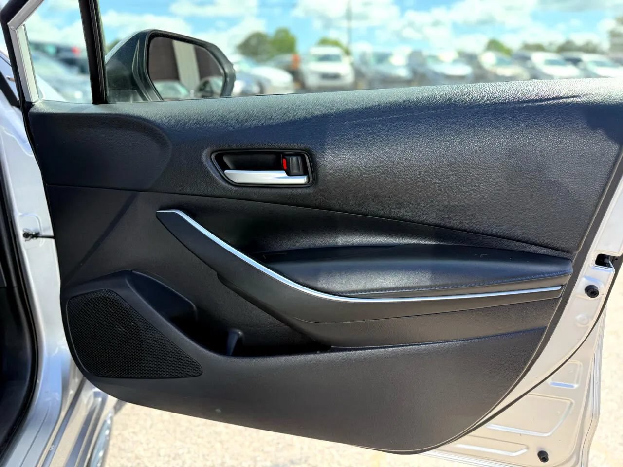Used 2022 Toyota Corolla SE w/ SE Premium Package FWD image 38