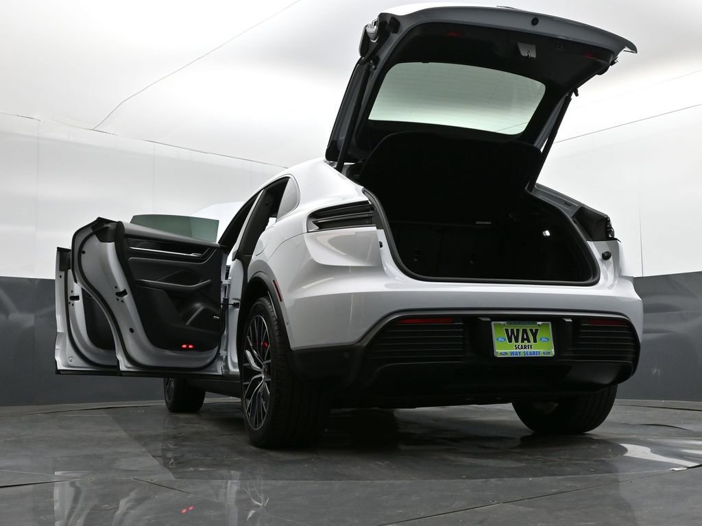 Used 2024 Porsche Macan 4 Electric w/ Premium Package image 39