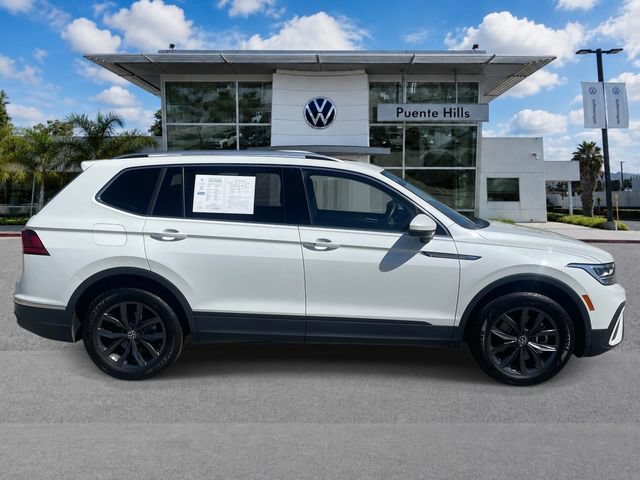 Certified 2023 Volkswagen Tiguan SE w/ Panoramic Sunroof Package FWD image 3