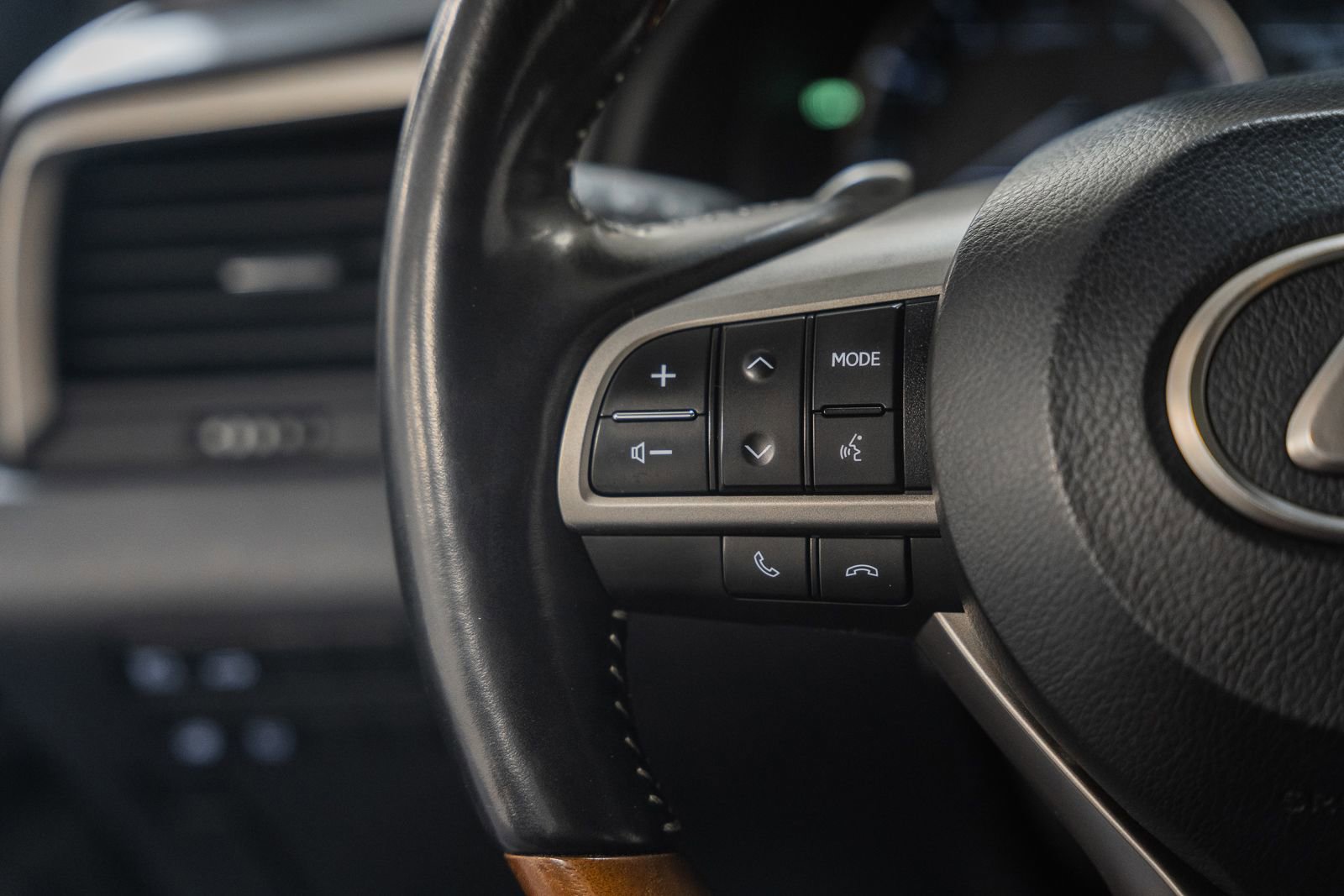 Used 2021 Lexus RX 350L Premium w/ Premium Package image 39