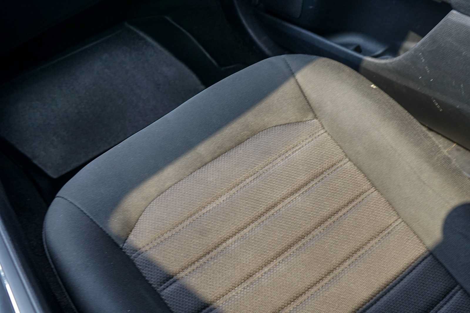Used 2020 Ford Fusion SE FWD image 24
