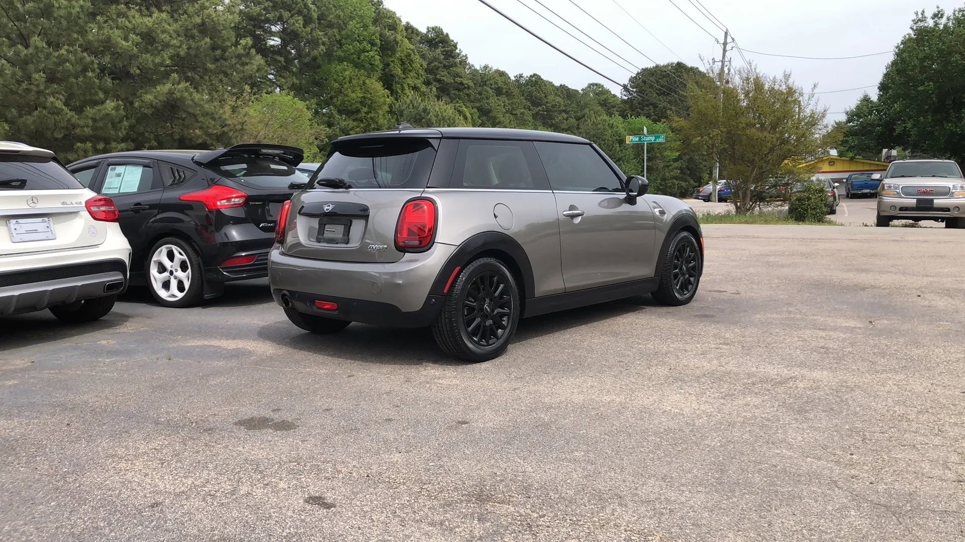 Used 2019 MINI Cooper 2-Door Hardtop image 3
