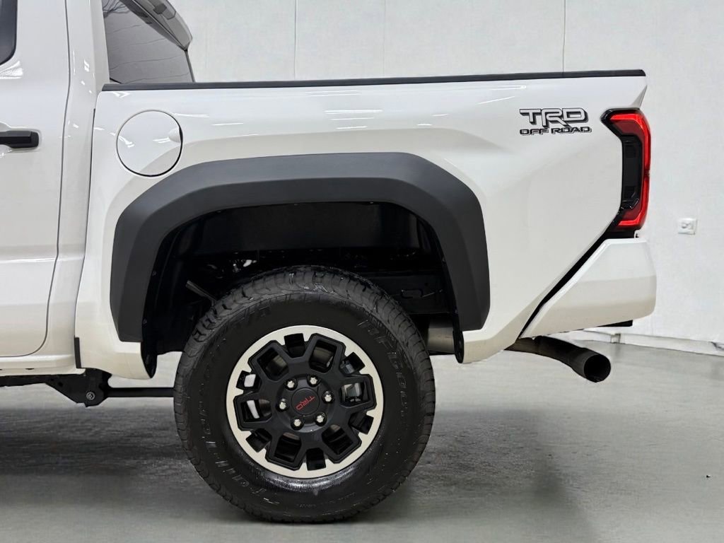 Used 2025 Toyota Tacoma TRD Off-Road image 11