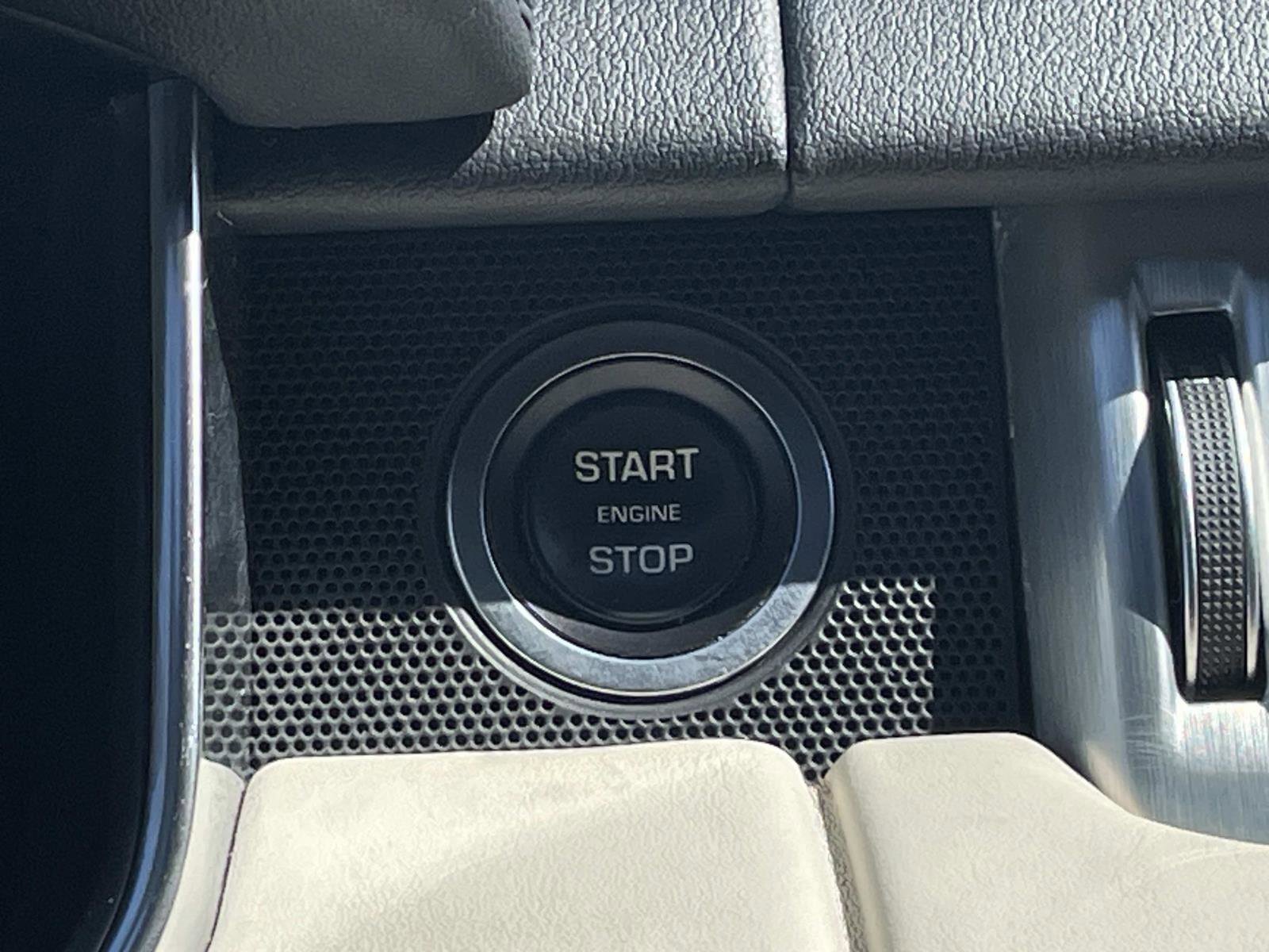 Used 2016 Land Rover Range Rover HSE image 22