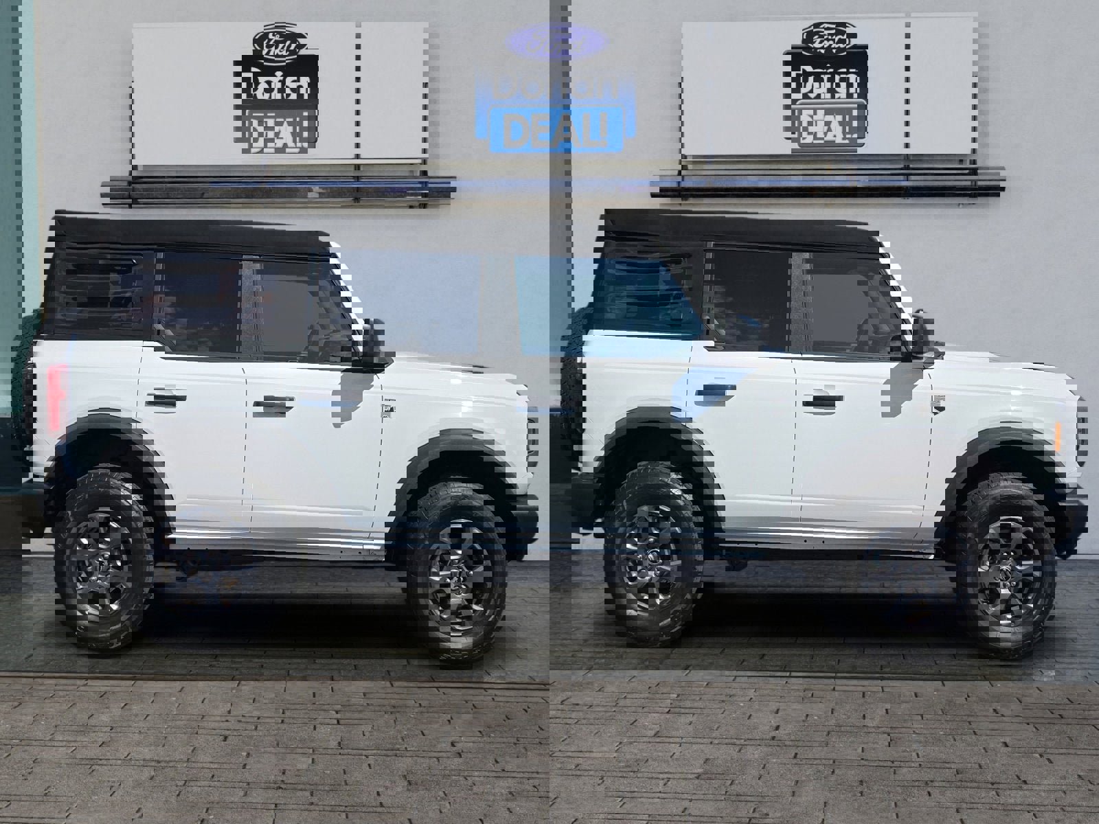 Used 2023 Ford Bronco Big Bend image 2