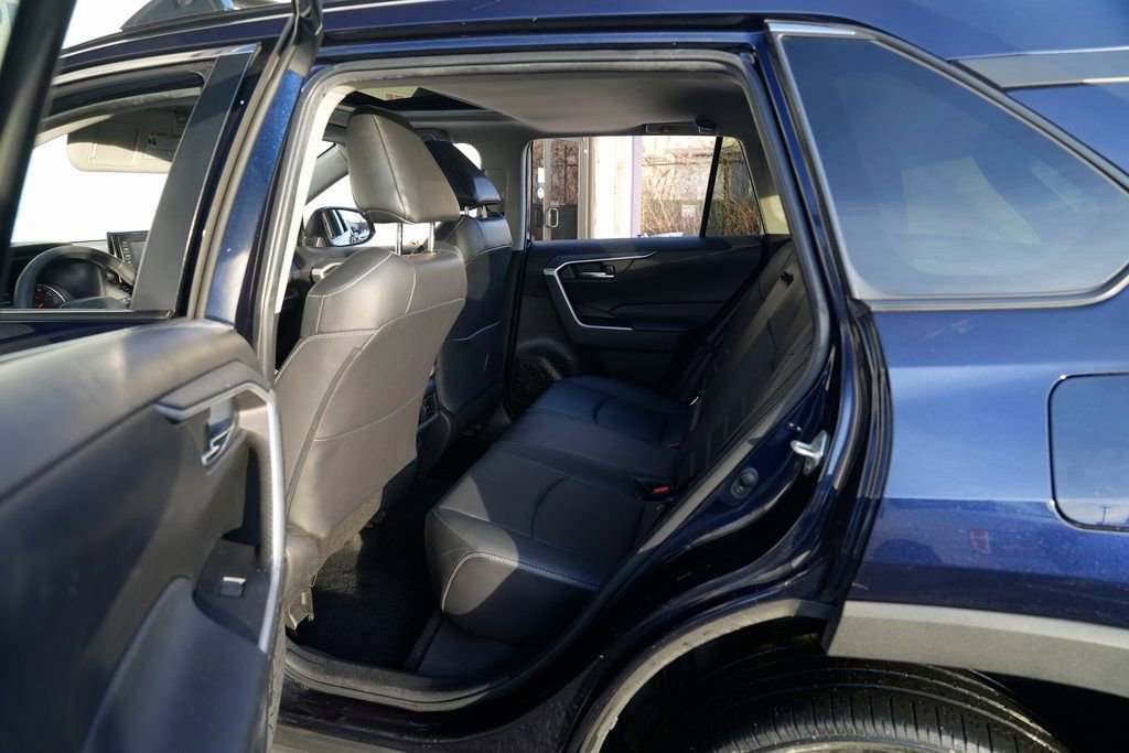 Used 2022 Toyota RAV4 XLE Premium image 23