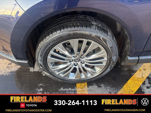 Used 2023 Toyota Venza Limited image 57