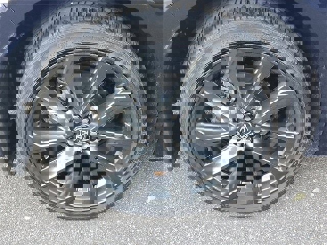 Used 2025 Toyota Corolla SE image 5