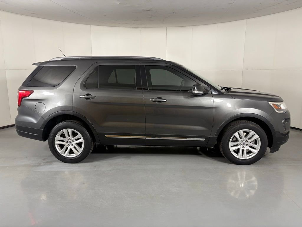 Used 2018 Ford Explorer XLT w/ Equipment Group 201A AWD/4WD image 9