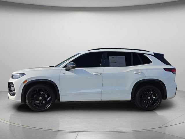 Used 2025 Volkswagen Tiguan SE R-Line FWD image 3