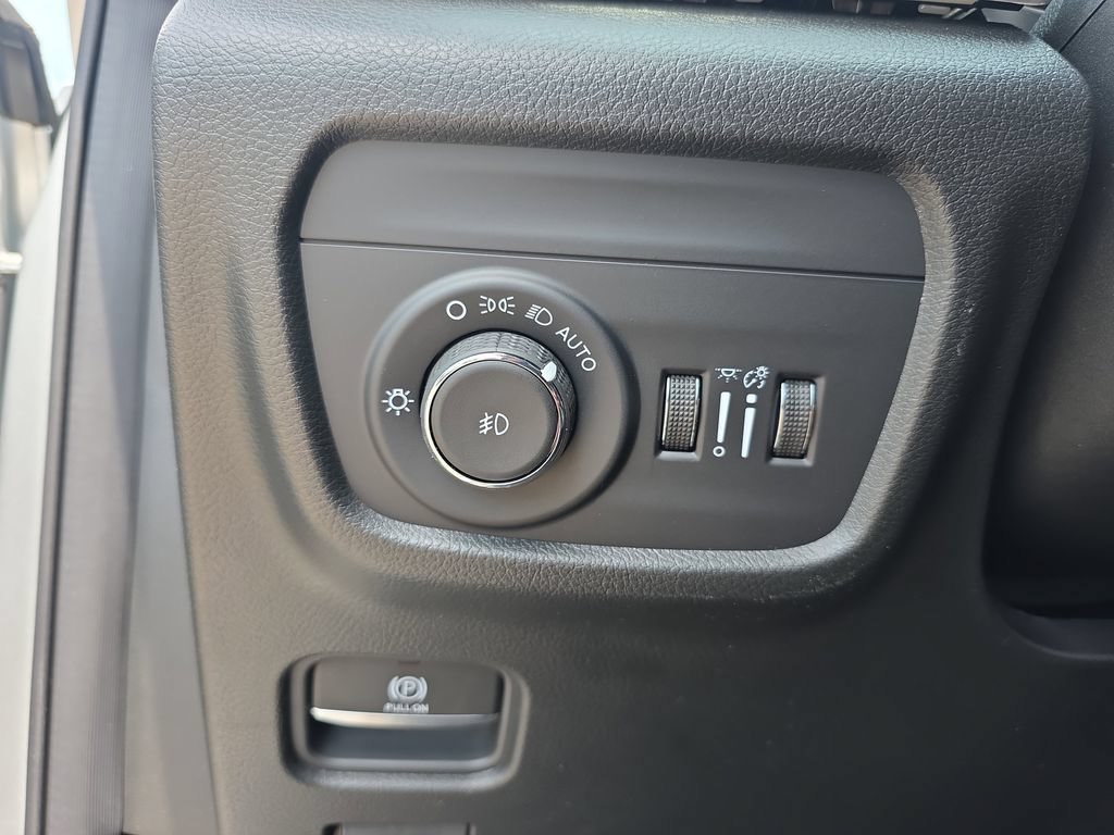 New 2026 Jeep Grand Cherokee L Limited AWD/4WD image 30