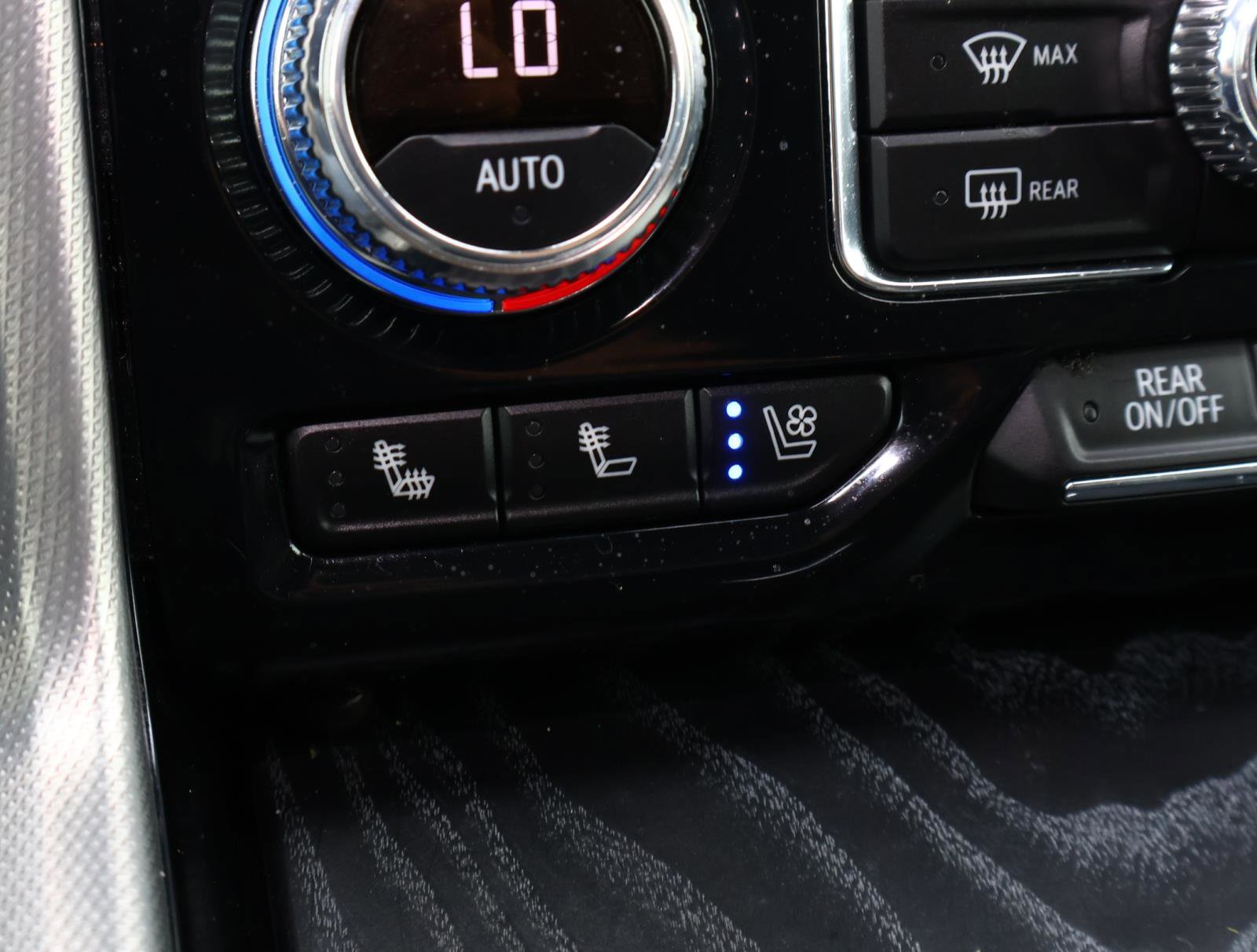 Used 2023 GMC Yukon XL Denali w/ Denali Reserve Package image 30