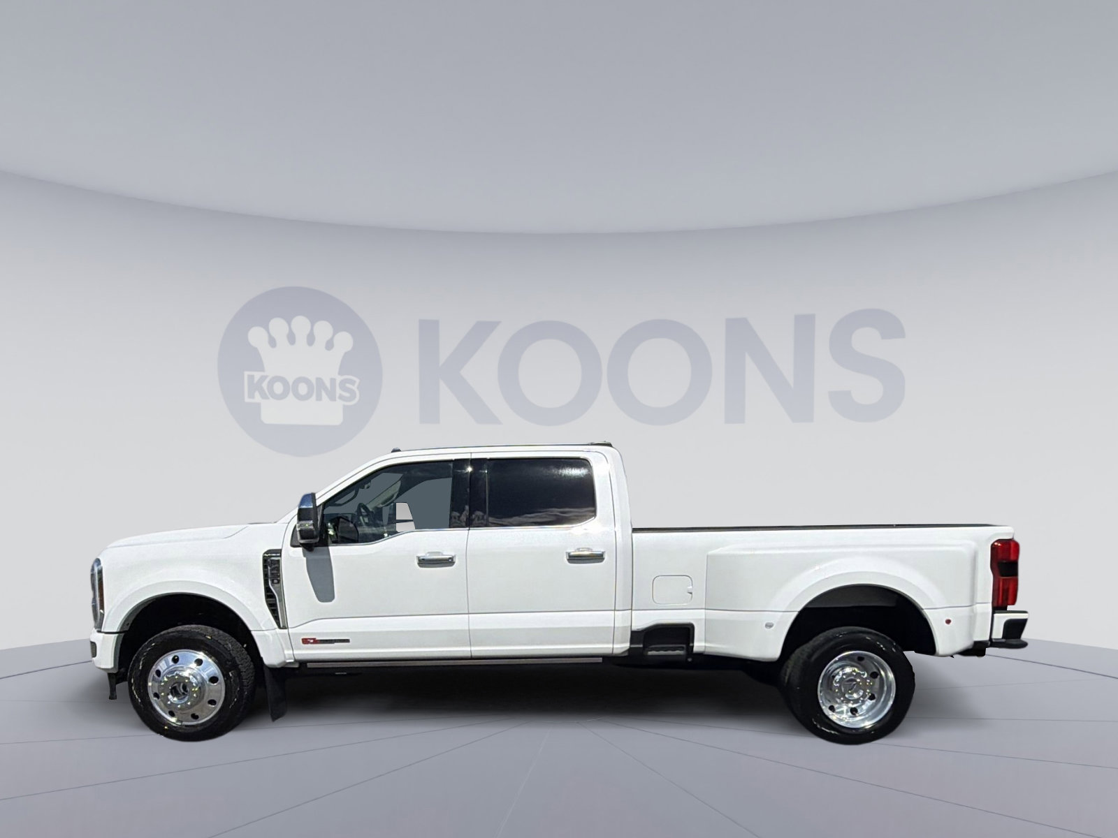 Used 2025 Ford F450 Platinum w/ Platinum Plus Package image 2